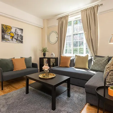 Charming 2 Bedroom Flat In Kensington High Street